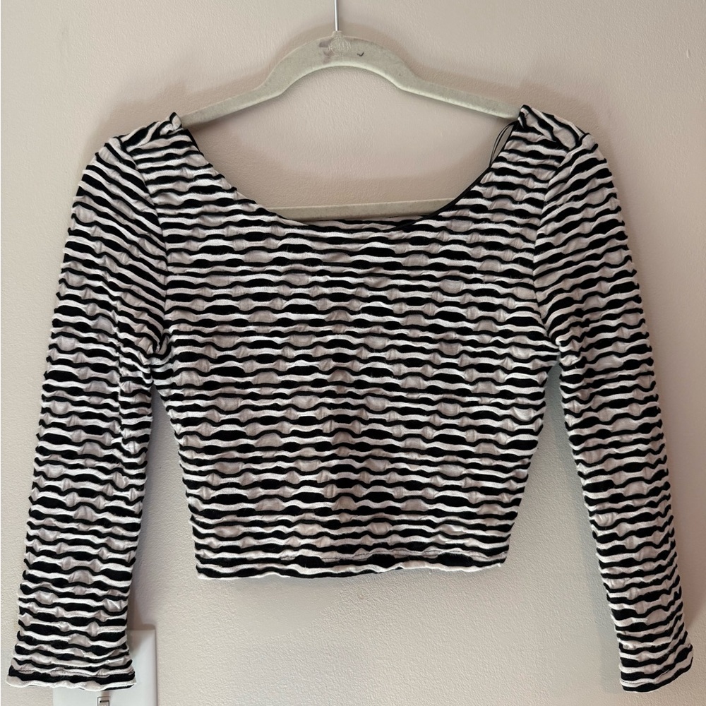 Astr Black and White Wave Pattern Blouse